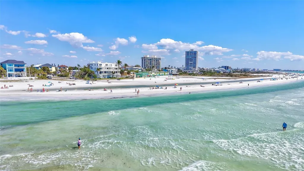 137 Avenida Messina Sarasota FL 34242