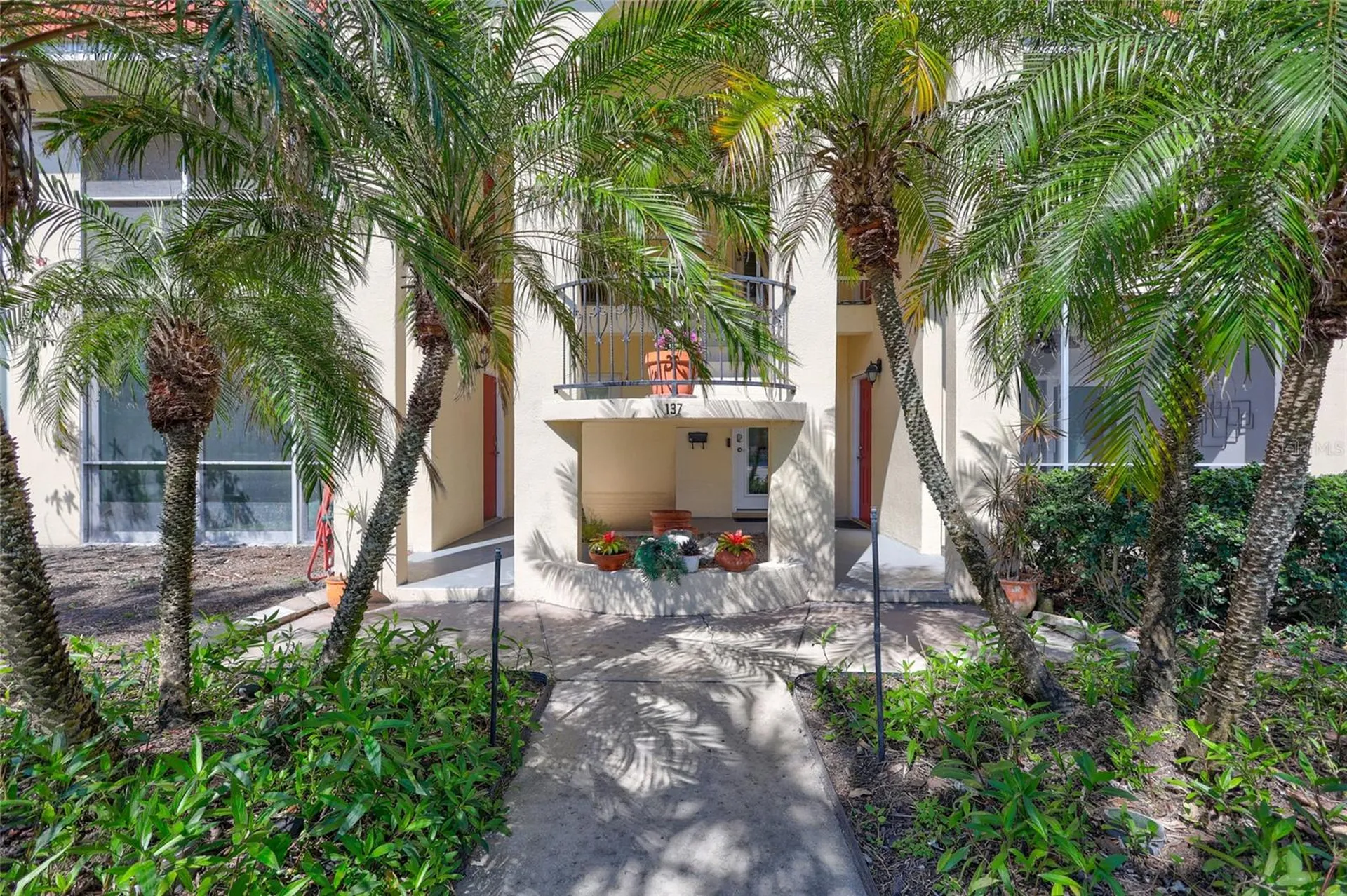 137 Avenida Messina Sarasota FL 34242