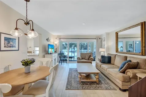 137 Avenida Messina Sarasota FL 34242