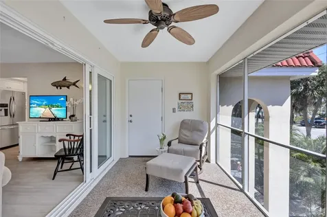 137 Avenida Messina Sarasota FL 34242