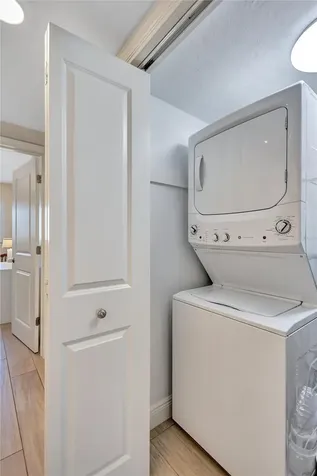 137 Avenida Messina Sarasota FL 34242