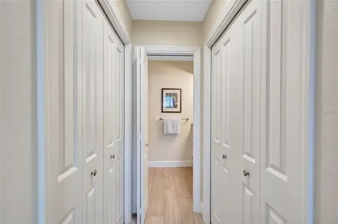 137 Avenida Messina Sarasota FL 34242