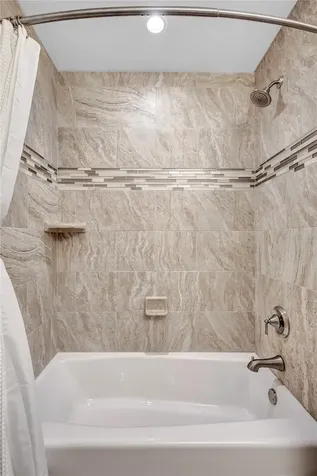 137 Avenida Messina Sarasota FL 34242