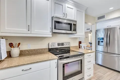 137 Avenida Messina Sarasota FL 34242