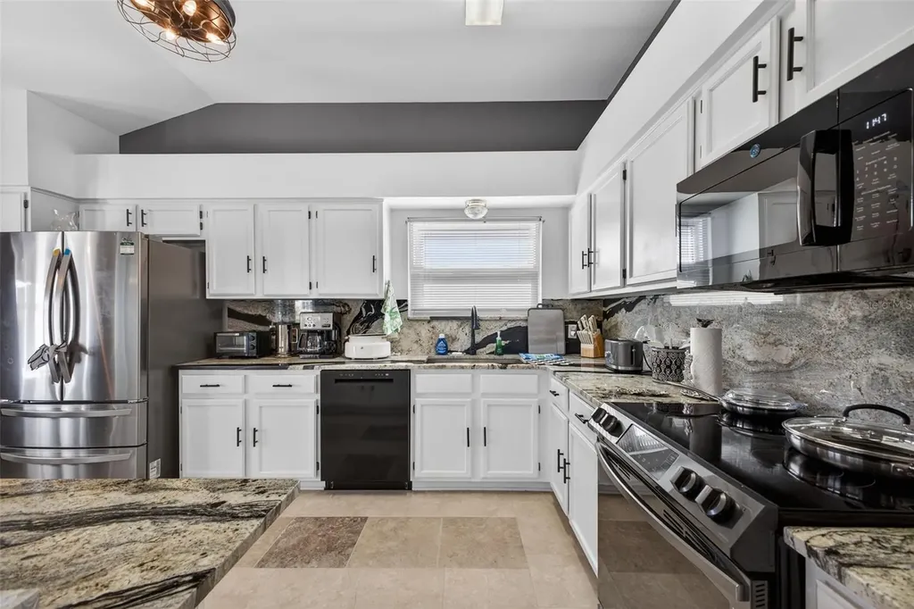 411 Del Mar Drive Lady Lake FL 32159
