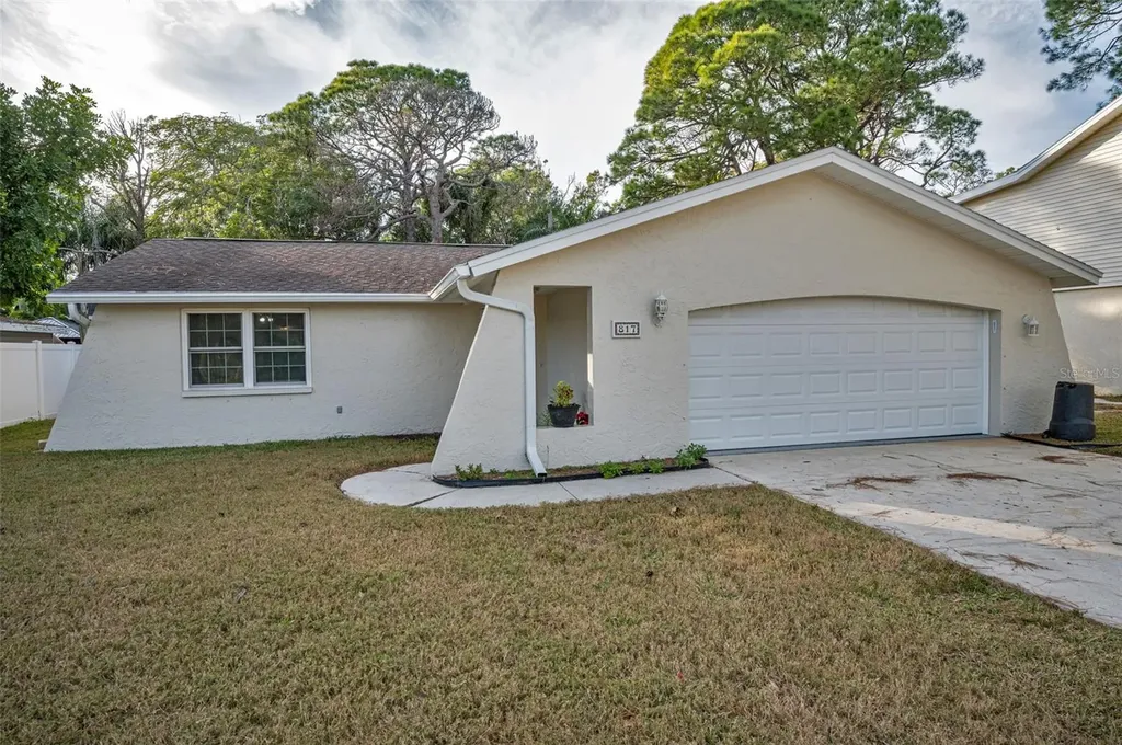 817 Riverside Drive Tarpon Springs FL 34689