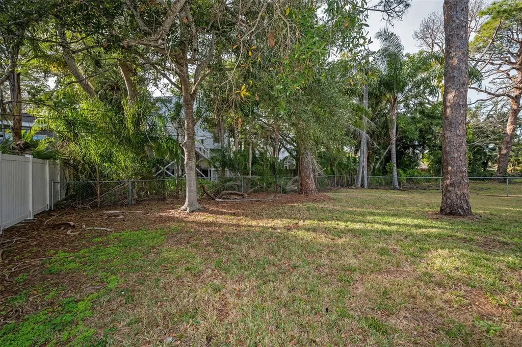 817 Riverside Drive Tarpon Springs FL 34689