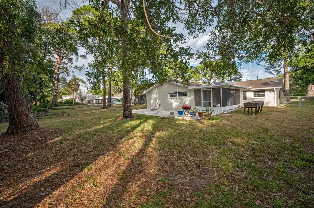 817 Riverside Drive Tarpon Springs FL 34689