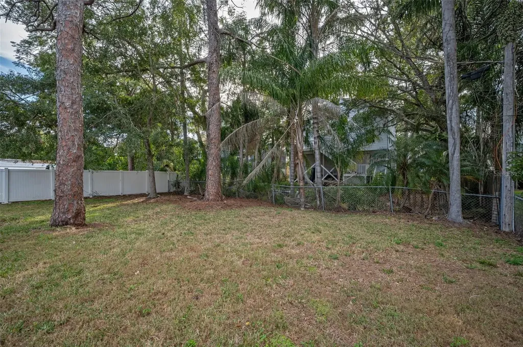817 Riverside Drive Tarpon Springs FL 34689
