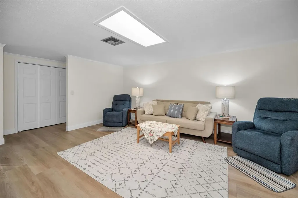 817 Riverside Drive Tarpon Springs FL 34689