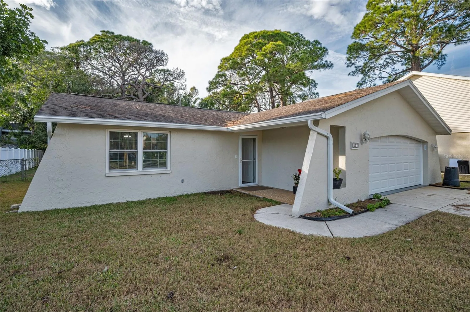 817 Riverside Drive Tarpon Springs FL 34689