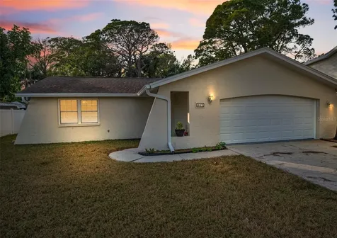 817 Riverside Drive Tarpon Springs FL 34689