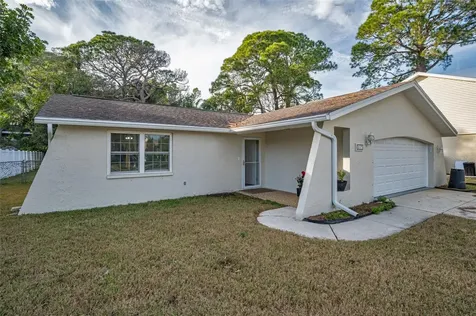 817 Riverside Drive Tarpon Springs FL 34689