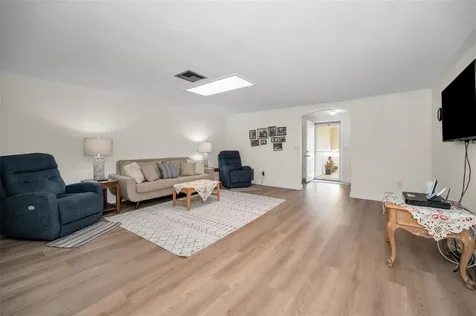 817 Riverside Drive Tarpon Springs FL 34689