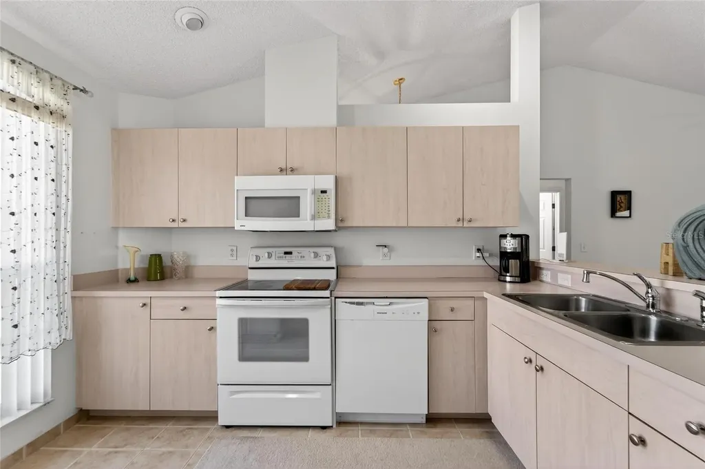 512 Atwood Avenue N St Petersburg FL 33702