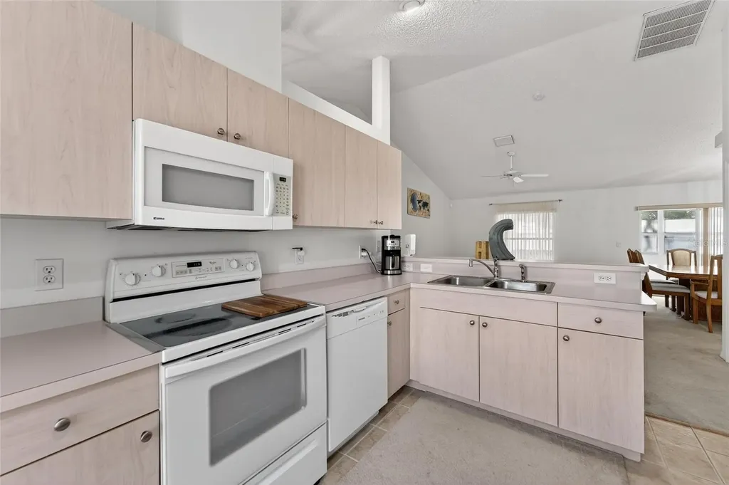 512 Atwood Avenue N St Petersburg FL 33702