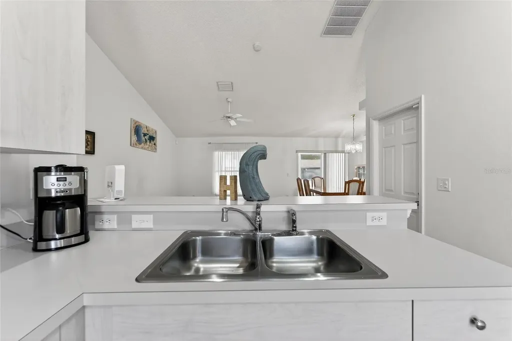 512 Atwood Avenue N St Petersburg FL 33702