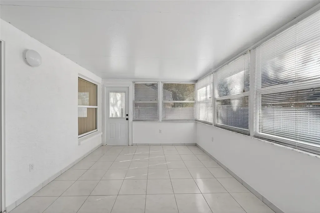 512 Atwood Avenue N St Petersburg FL 33702