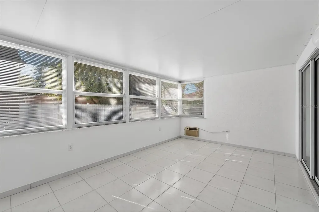 512 Atwood Avenue N St Petersburg FL 33702