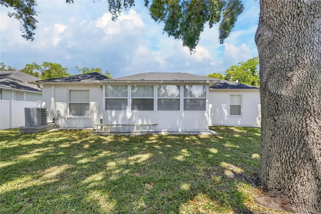 512 Atwood Avenue N St Petersburg FL 33702