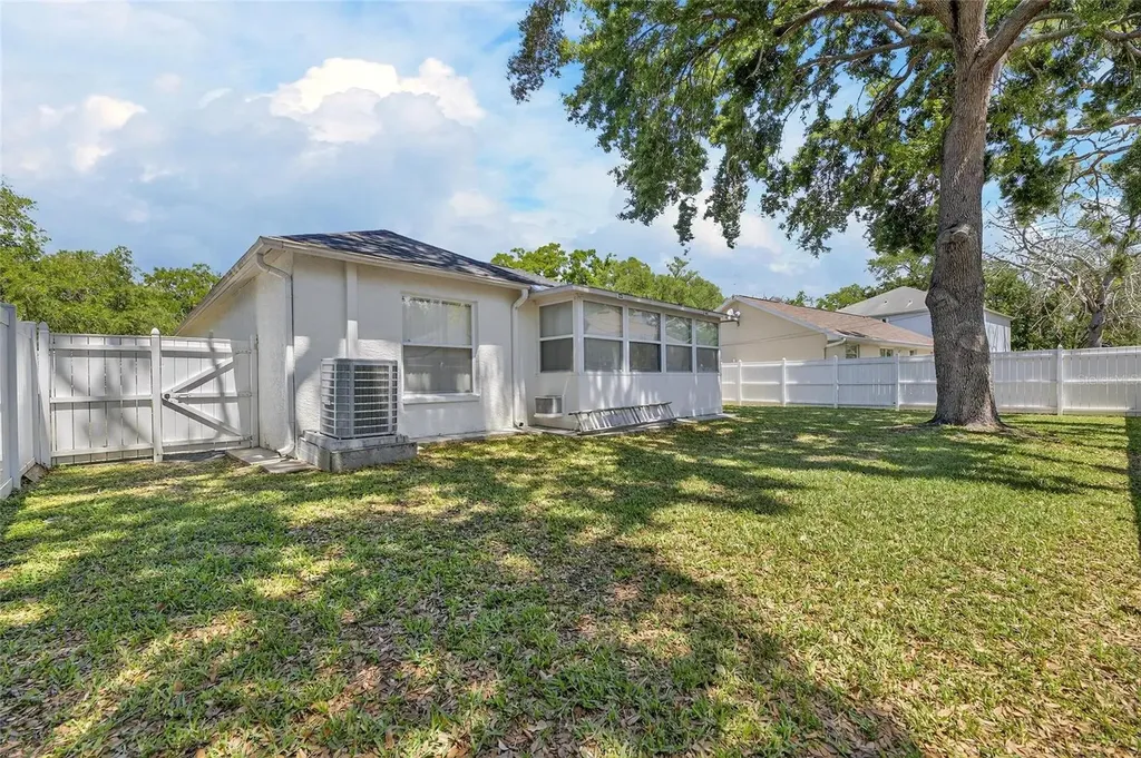 512 Atwood Avenue N St Petersburg FL 33702