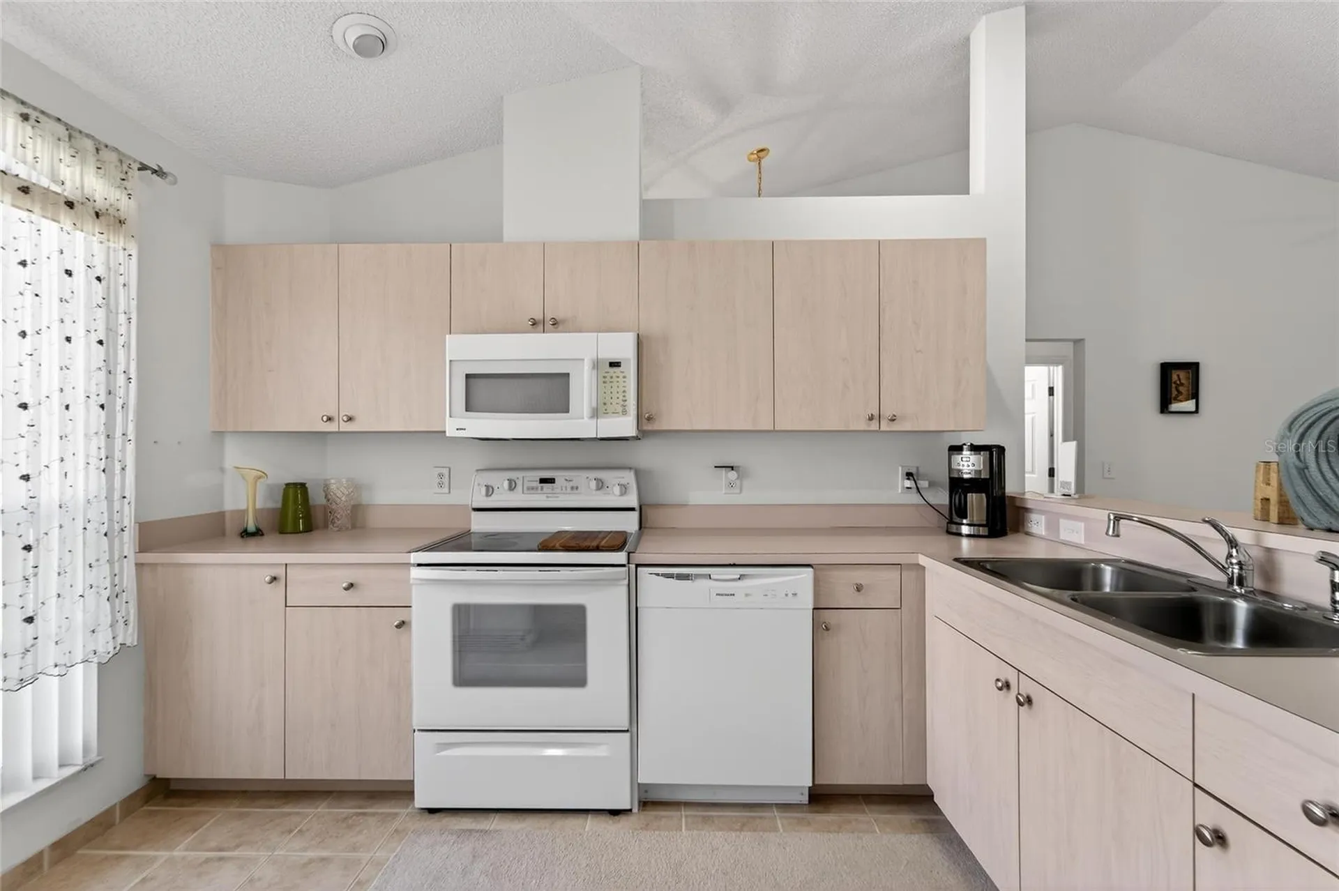512 Atwood Avenue N St Petersburg FL 33702