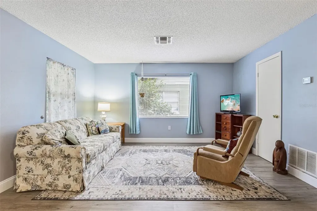 690 E Jackson Avenue Mount Dora FL 32757