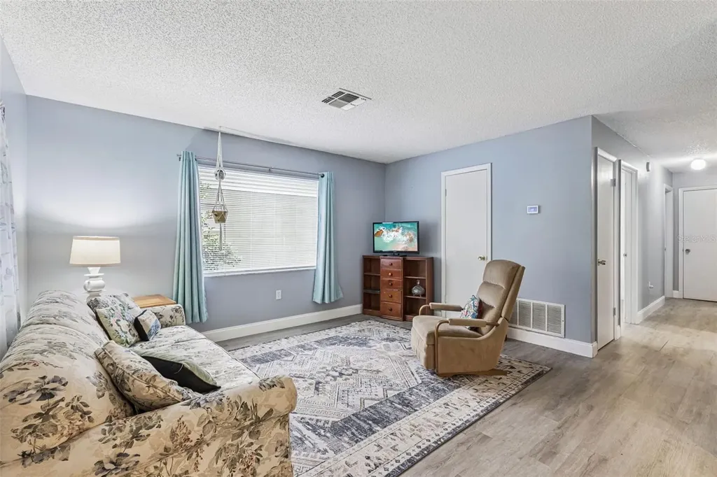 690 E Jackson Avenue Mount Dora FL 32757