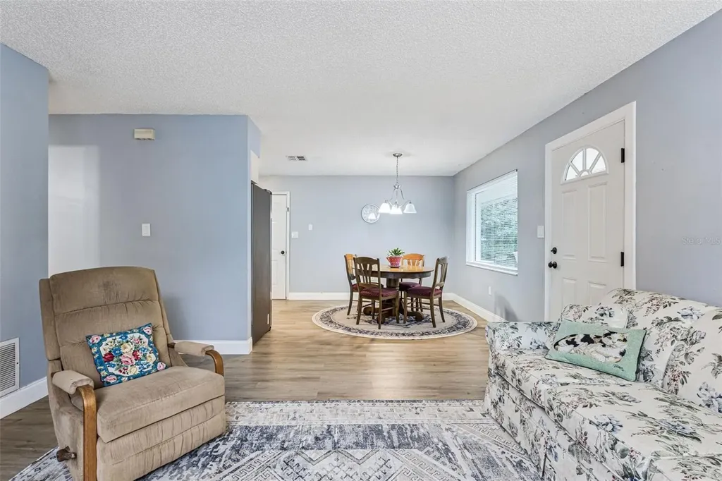 690 E Jackson Avenue Mount Dora FL 32757