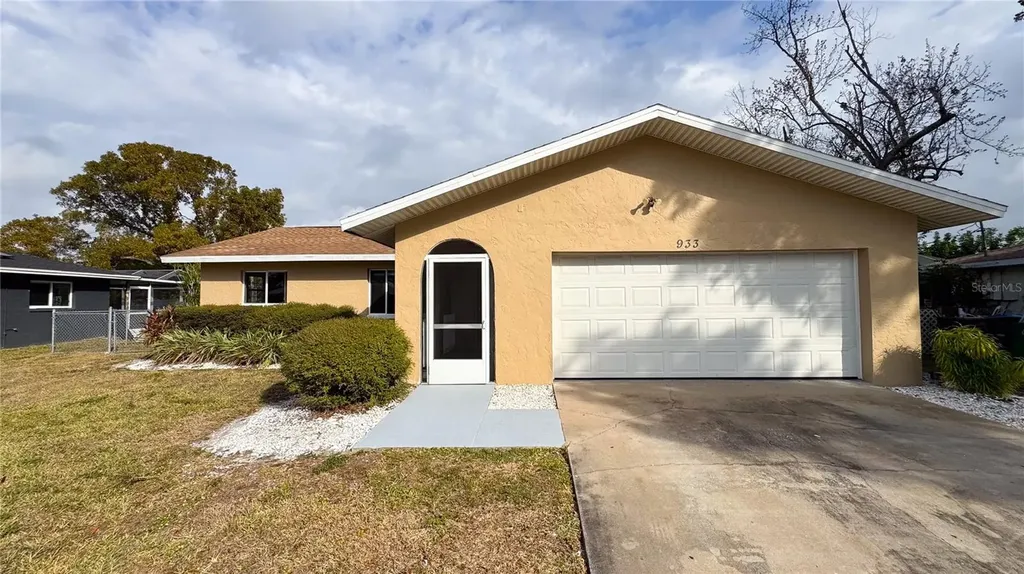 933 SE 26th Street Cape Coral FL 33904
