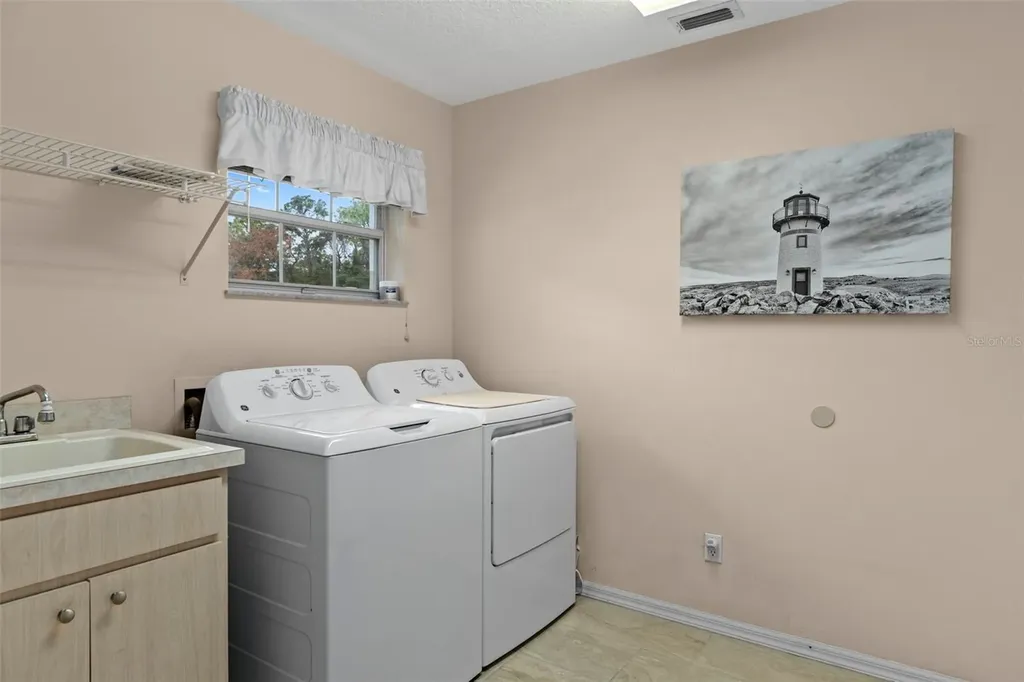 15 W Byrsonima Loop Homosassa FL 34446