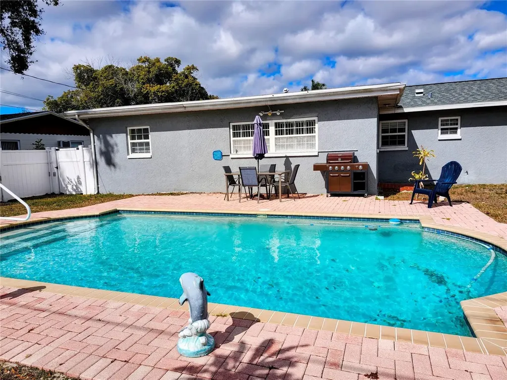 5700 30th Avenue N St Petersburg FL 33710