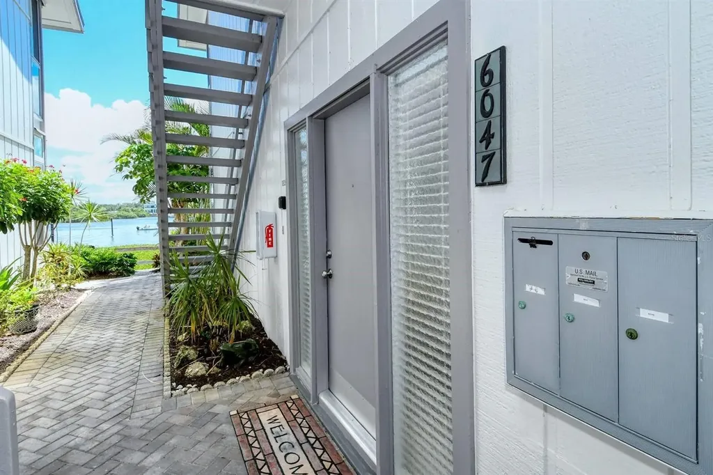 6047 E Peppertree Way Sarasota FL 34242