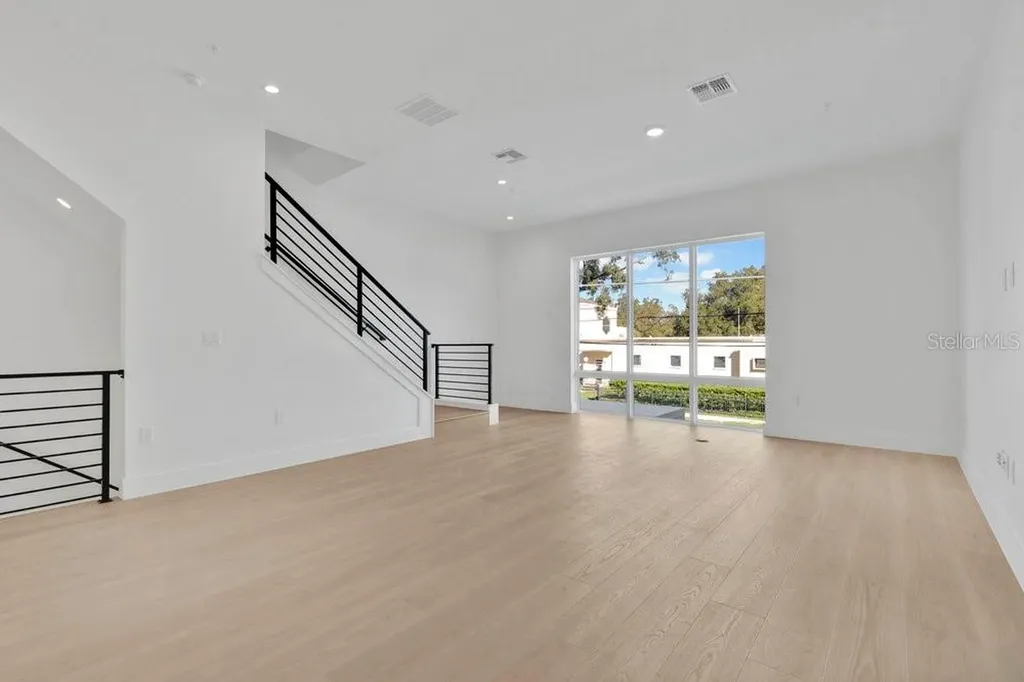 1004 E Robinson Orlando FL 32801