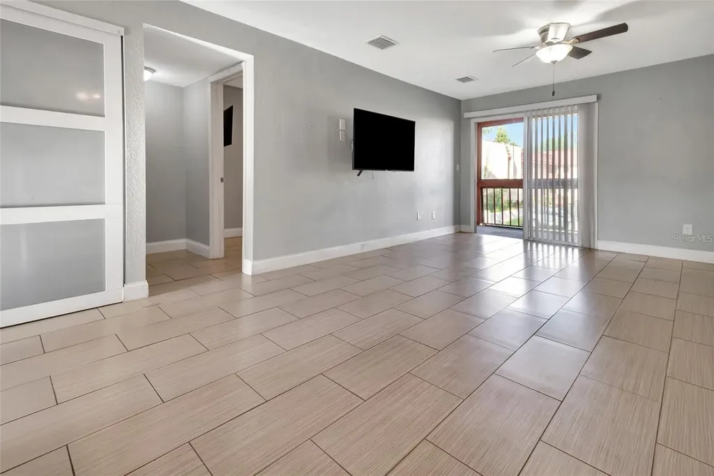 2860 N Powers Drive Orlando FL 32818