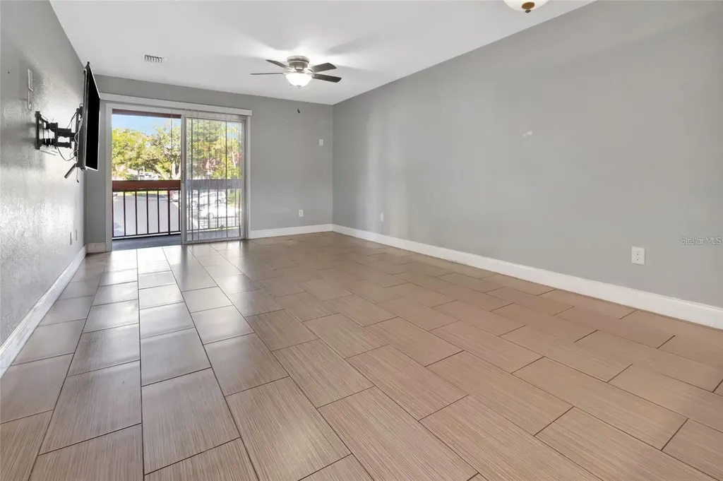 2860 N Powers Drive Orlando FL 32818