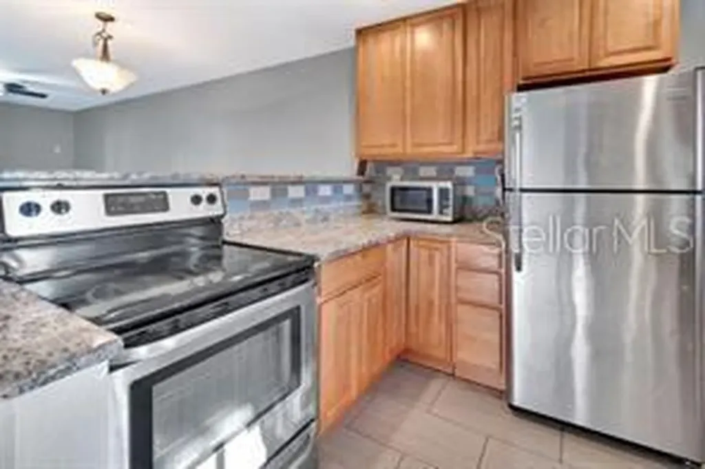 2860 N Powers Drive Orlando FL 32818