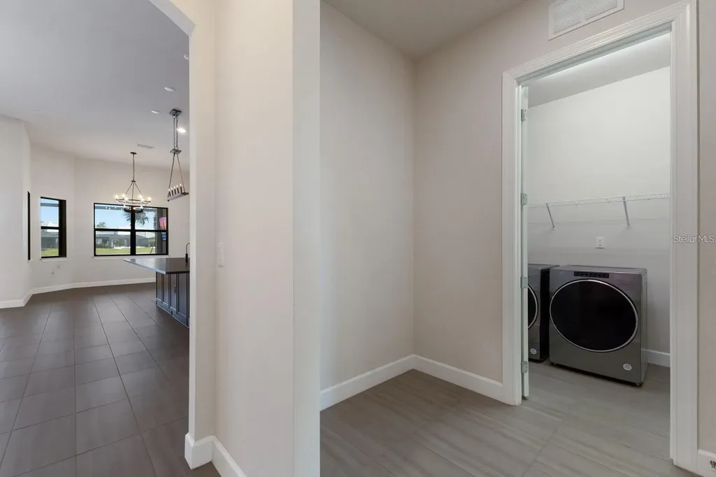 712 Sigsbee Loop Sarasota FL 34240