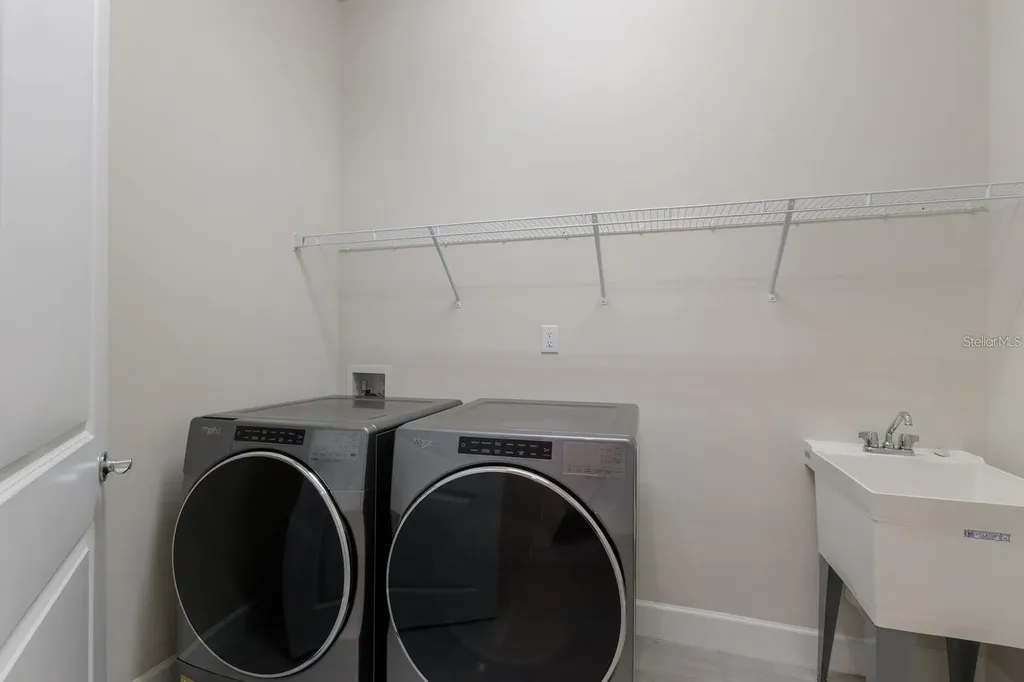 712 Sigsbee Loop Sarasota FL 34240