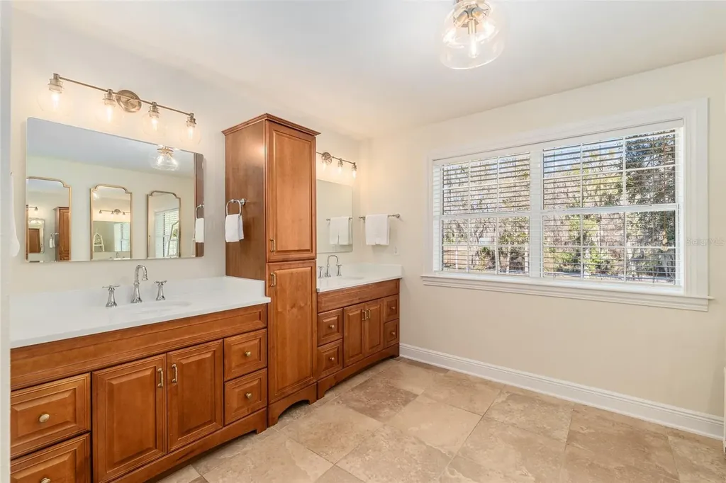 33 Lake Wood Circle Ocala FL 34482