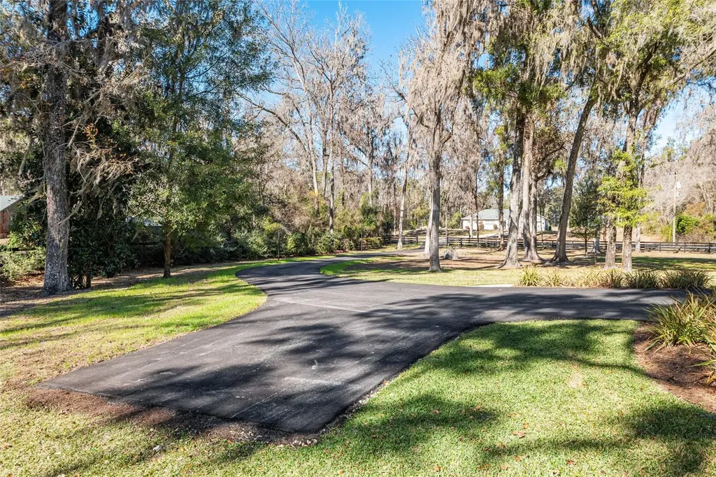 33 Lake Wood Circle Ocala FL 34482