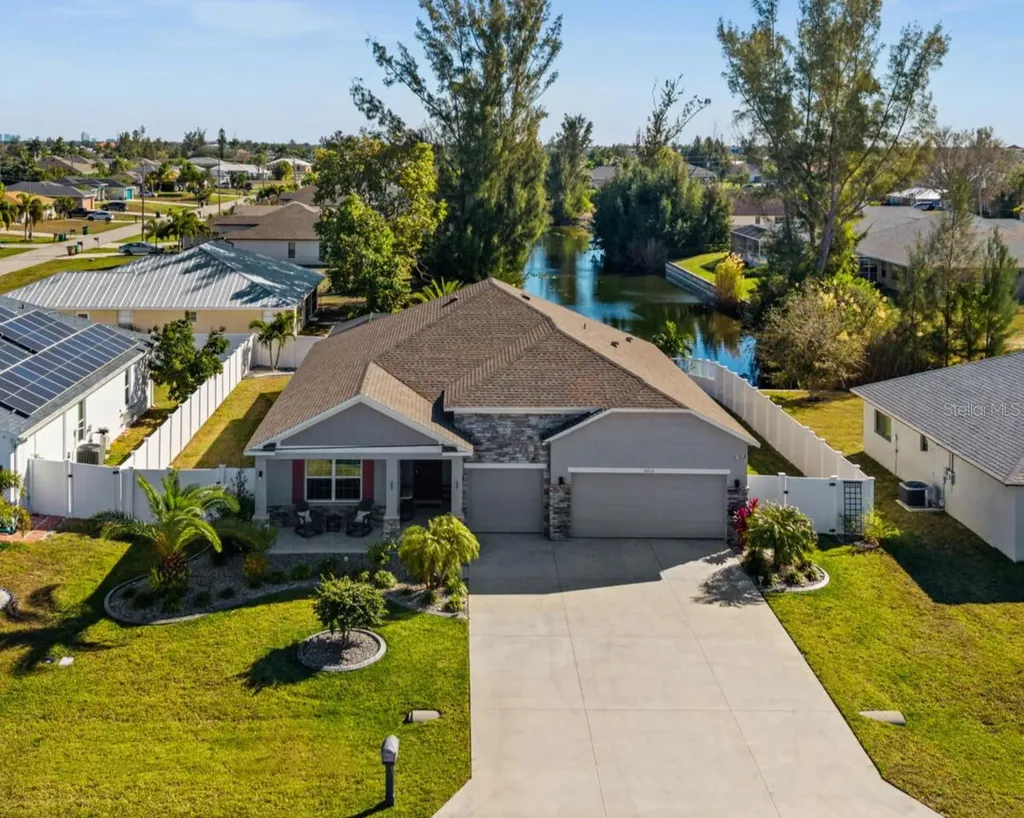 2213 SW 7th Place Cape Coral FL 33991