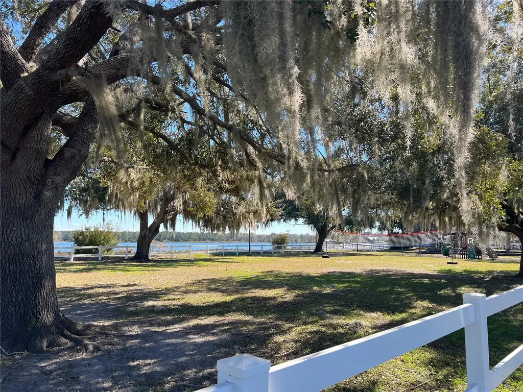 965 Pine Hill Boulevard Geneva FL 32732