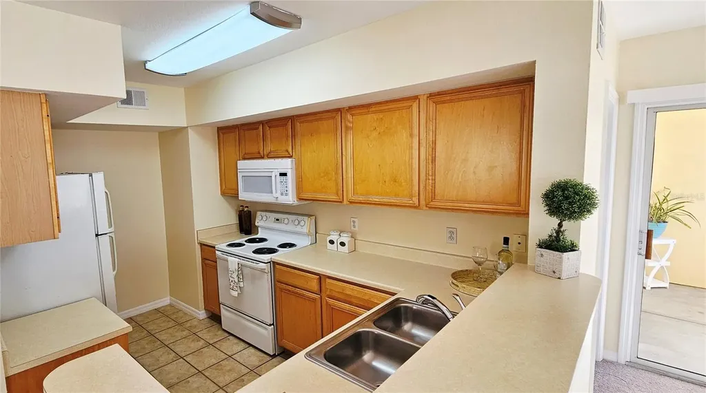 1040 Villagio Circle Sarasota FL 34237