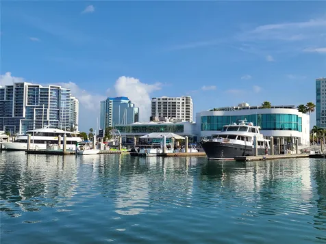 1040 Villagio Circle Sarasota FL 34237