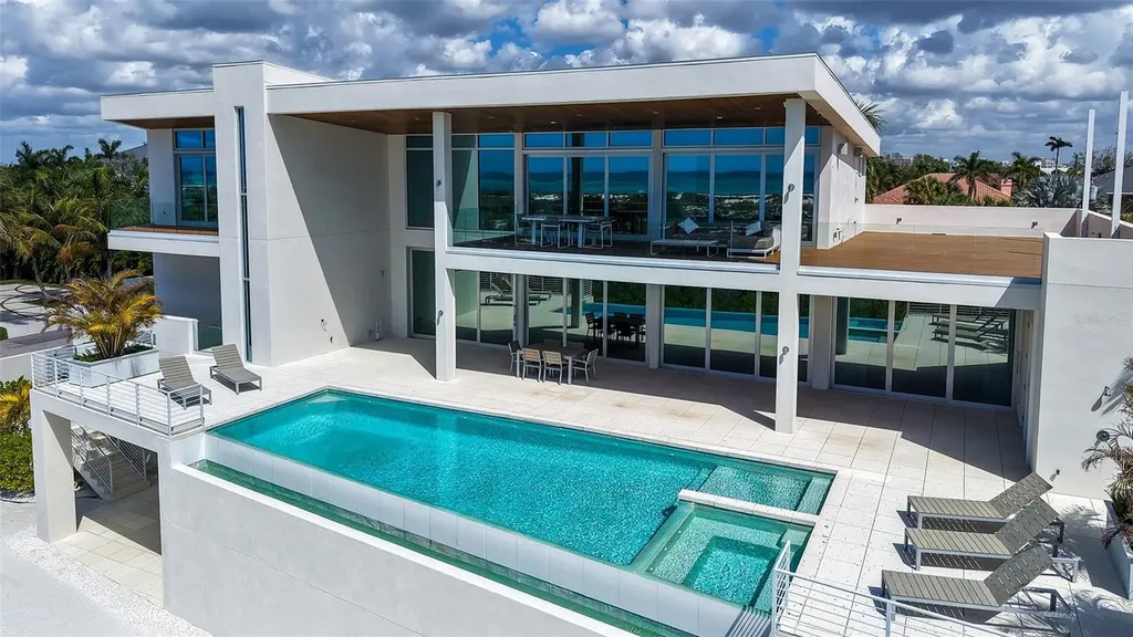 160 Whittier Drive Sarasota FL 34236