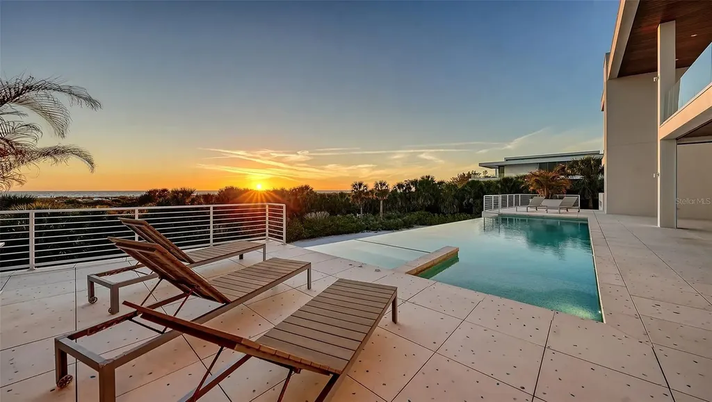 160 Whittier Drive Sarasota FL 34236