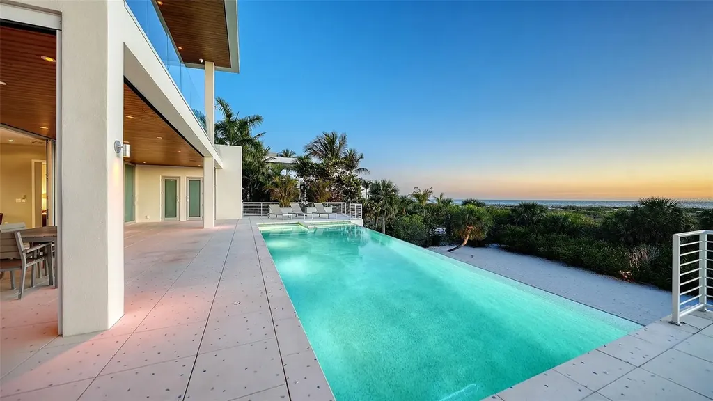 160 Whittier Drive Sarasota FL 34236