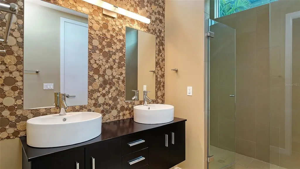 160 Whittier Drive Sarasota FL 34236