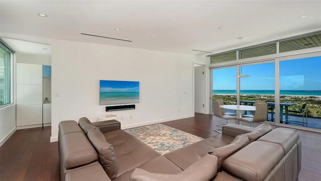 160 Whittier Drive Sarasota FL 34236
